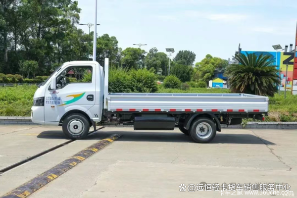 东风小卡货车途逸T5:城市物流的智能新选择(图2) 东风小卡货车途逸T5:城市物流的智能新选择(图2)