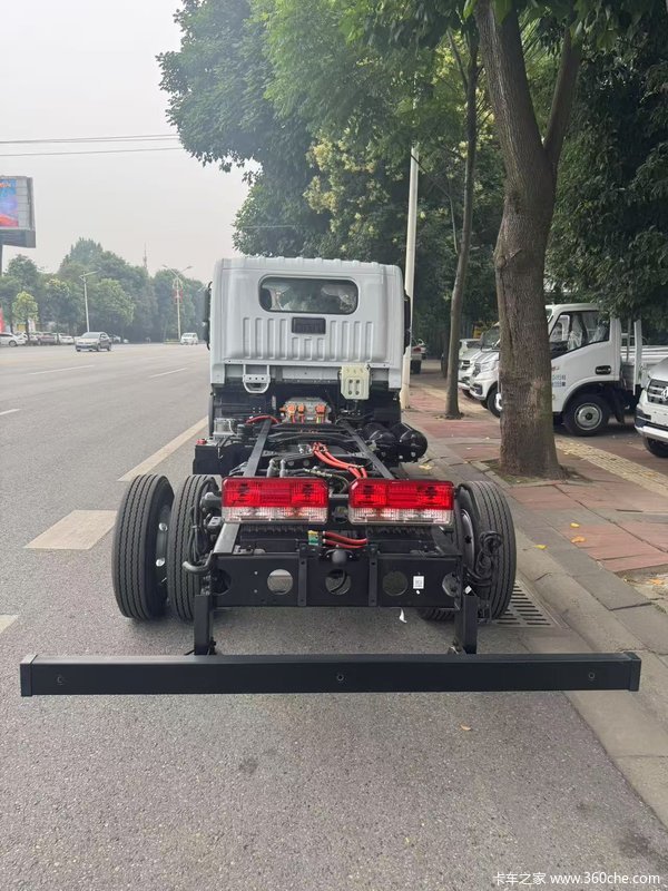 四川东风货车专卖详解东风途逸T6柴油2.3L后双排轻卡的详细参数(图9) 四川东风货车专卖详解东风途逸T6柴油2.3L后双排轻卡的详细参数(图9)